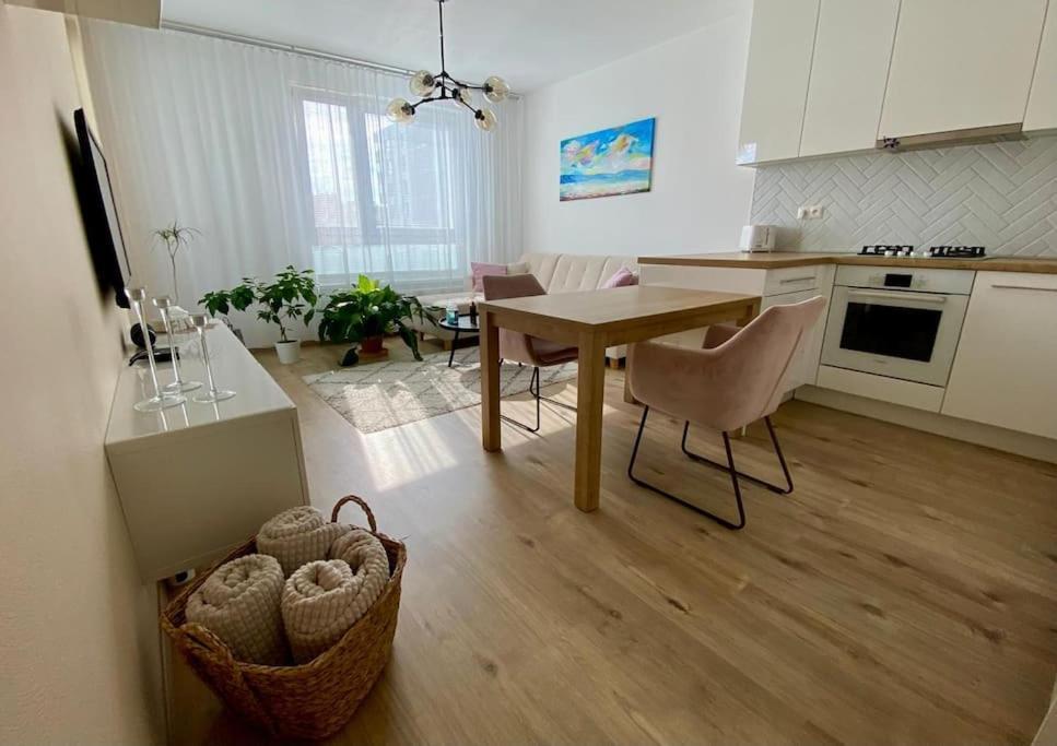 Apartmán Lucao Apartment, 1-4 Guests, Free Parking & Wifi, 10 Min From Downtown *